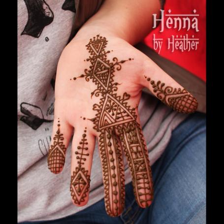 henna_tattoo_temporary_mehndi_geometric_morroccan_design_palm_fingers_newport_folk_festival.jpg