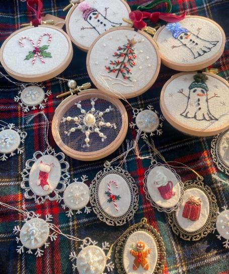 hand-embroidered-ornament-hoops-pendants_my-darling-threads_0.jpg